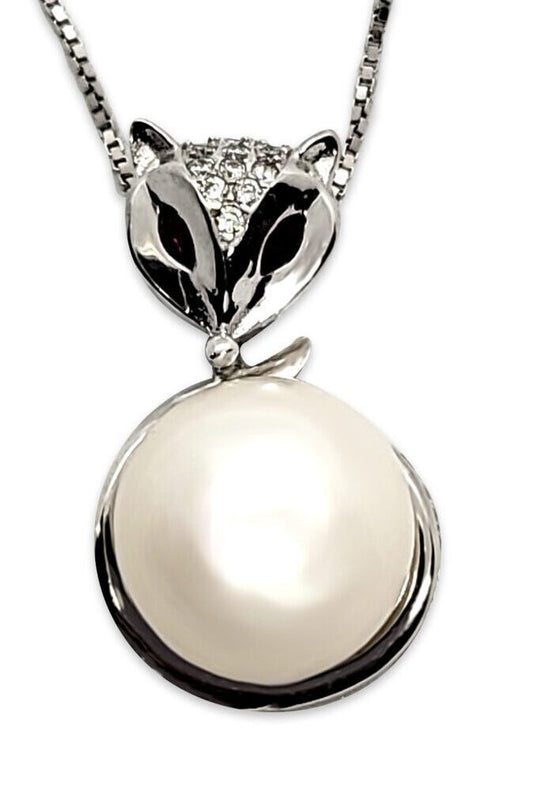 Carved Cat Pearl Pendant