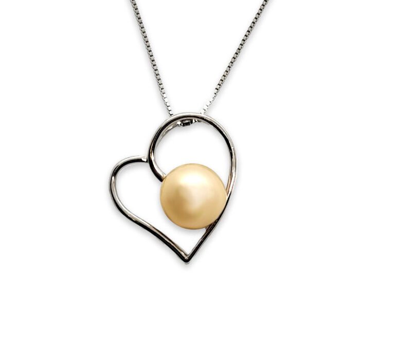 Shop for Twisted Heart Pearl Pendant Necklace | Urban Bling