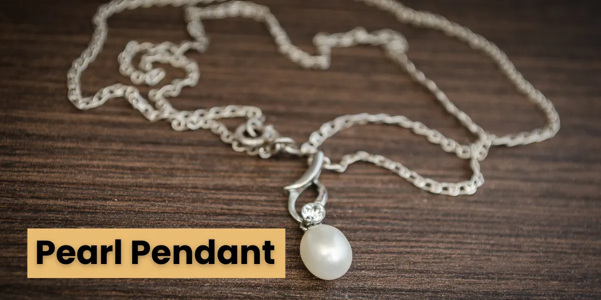 white pearls pendant 