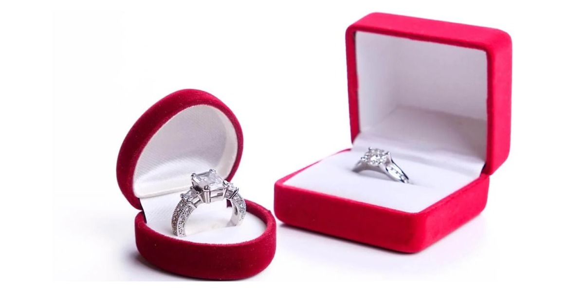 When to Buy an Engagement Ring